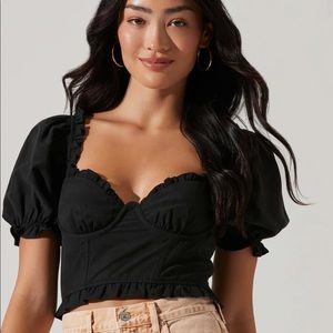 ASTR FERONIA SWEETHEART PUFF SLEEVE TOP